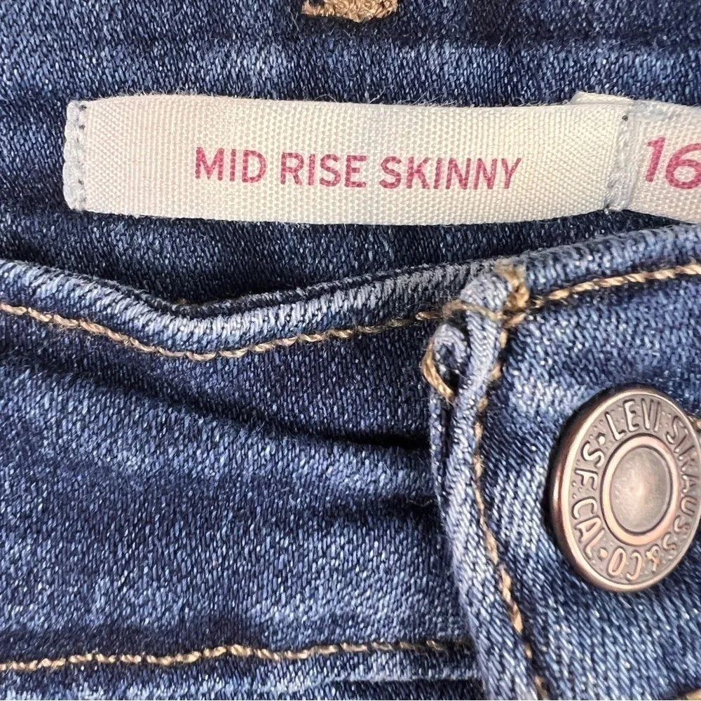 LEVI’S MID-RISE SKINNY JEANS. Size 16S. Stretch. 17” Waist 10” Rise 30” Inseam